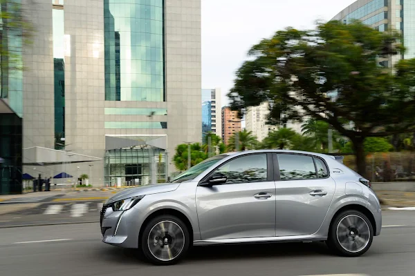 Novo Peugeot 208 2024 Turbo 200: fotos e consumo