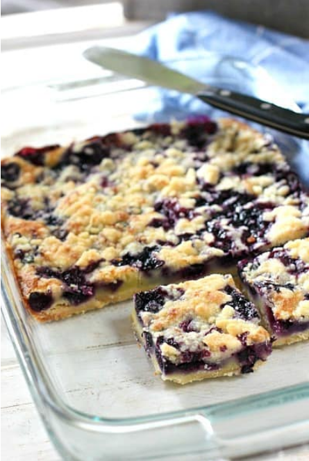 Easy Blueberry Pie Bars - A super easy recipe! Fresh or frozen blueberries will work!