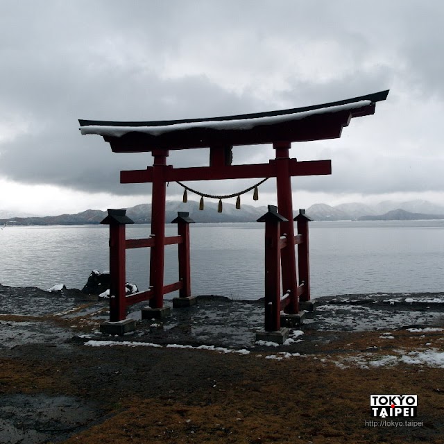 【御座石神社】田澤湖邊孤立的鳥居　來向龍子姬神求美貌