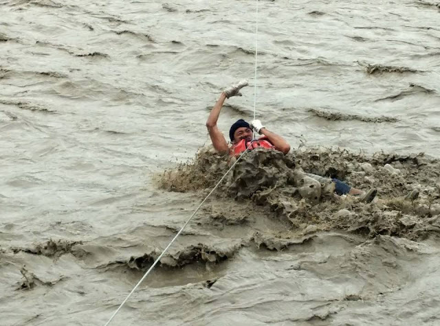 Myanmar Actor Wai Lu Kyaw Helping Myanmar Flood Victims