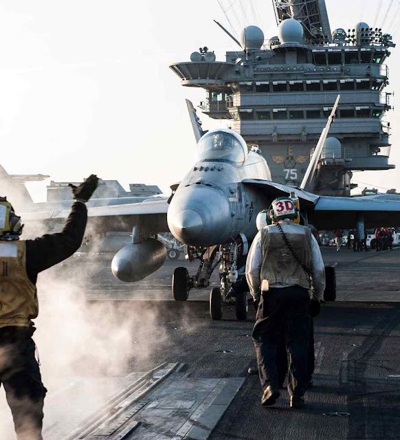 FA18 sobre o porta-aviões Truman. Um como este derrubou o Su-22