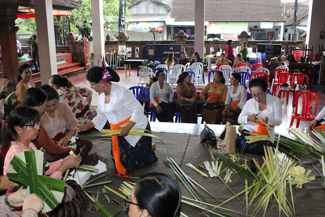   Tingkatkan Pemahaman Banten Sesuai Sastra, WHDI Kota Denpasar Kembali Gelar Pelatihan Membuat Banten 