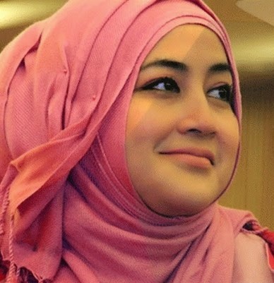 Model Jilbab Umi Pipik Dian Erawati Terbaru : Busana 