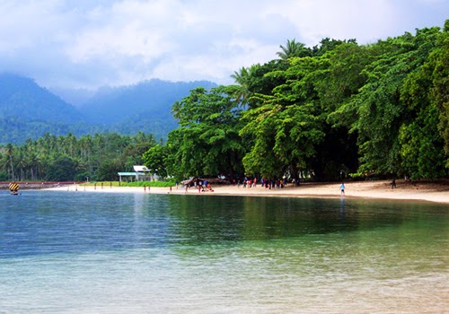 Menikmati Keindahan Bawah Laut Pantai KupaKupa Halmahera Utara