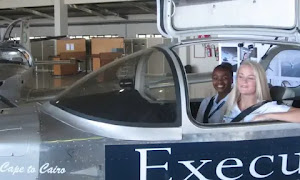 Güney Afrikalı lise öğrencilerinin 3 haftada monte ettiği uçak ilk seferini yaptı