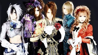 Versailles tambah personil