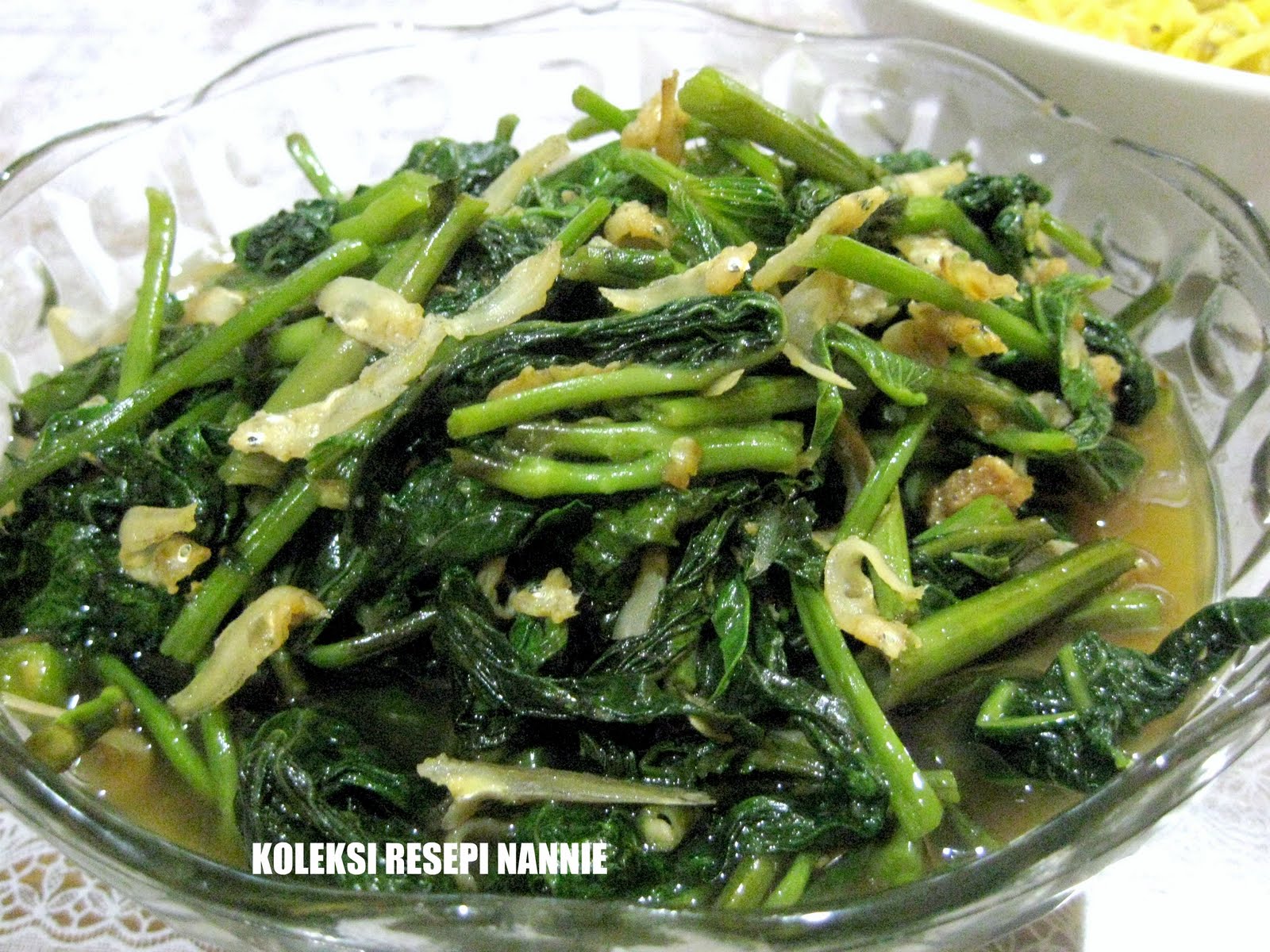 RESEPI NENNIE KHUZAIFAH: Menu ringkas - tumis kangkung 