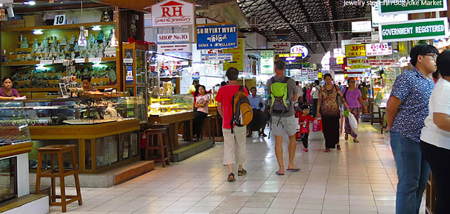 bogyoke market main hall