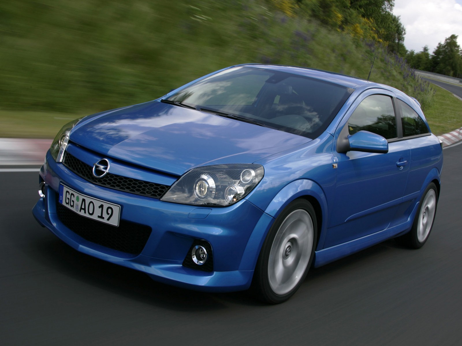 Car Pictures: Opel Astra OPC 2006