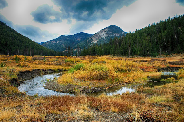 Salmon River Idaho geology field trip copyright RocDocTravel.com