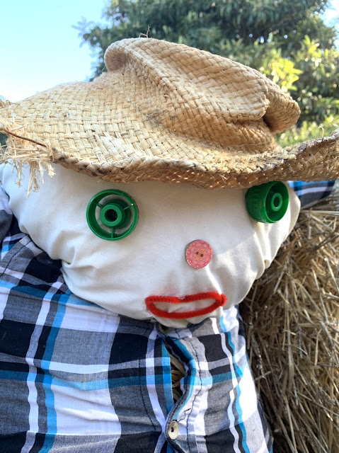 How to Make a Super Simple Scarecrow for a fun kids fall craft and activity