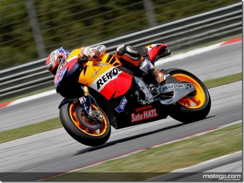 Casey-Stoner-in-action-MotoGp-in-Sepang-test-2011-wallpaper