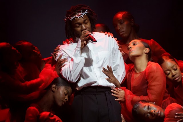 Kendrick Lamar usou em festival coroa de espinhos com 8 mil diamantes