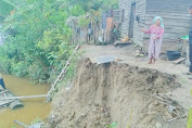 Rumah Warga Aceh Singkil Terancam Ambruk Ke Sungai, Pemda Diharapkan Buat Bronjong