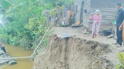 Rumah Warga Aceh Singkil Terancam Ambruk Ke Sungai, Pemda Diharapkan Buat Bronjong