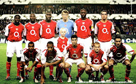 ARSENAL F. C. - Londres, Inglaterra - Temporada 2004-05 -  Kolo Touré, Lauren, Campbell, Lehmann, Vieira y Edu; Ashley Cole, Henry, Reyes, Ljungberg y Pirés - ROSENBORG 1 (Strand), ARSENAL FC 1 (Ljungberg) - 29/09/2004 - UEFA Champions League, fase de grupos - Trondheim (Noruega), Lerkendal Stadium