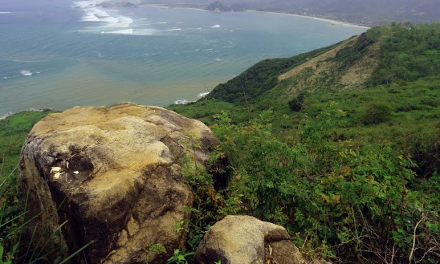 Lepaskan Jiwa Anda di Puncak Bukit Dundang yang Indah dan Menyegarkan