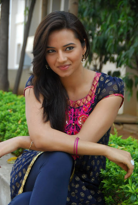 isha chawla in chudithar