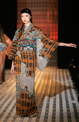 japanese women traditional dress