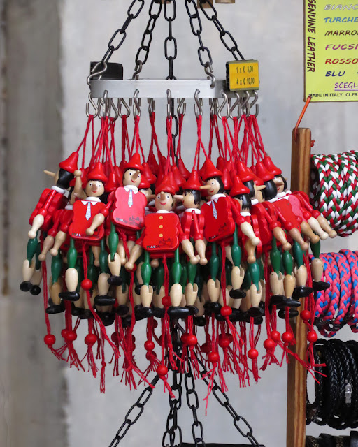 A bunch of plastic Pinocchios, Galleria degli Uffizi, Uffizi Gallery, Florence