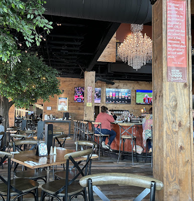 The open dining room at New York Beer Project including a full bar.