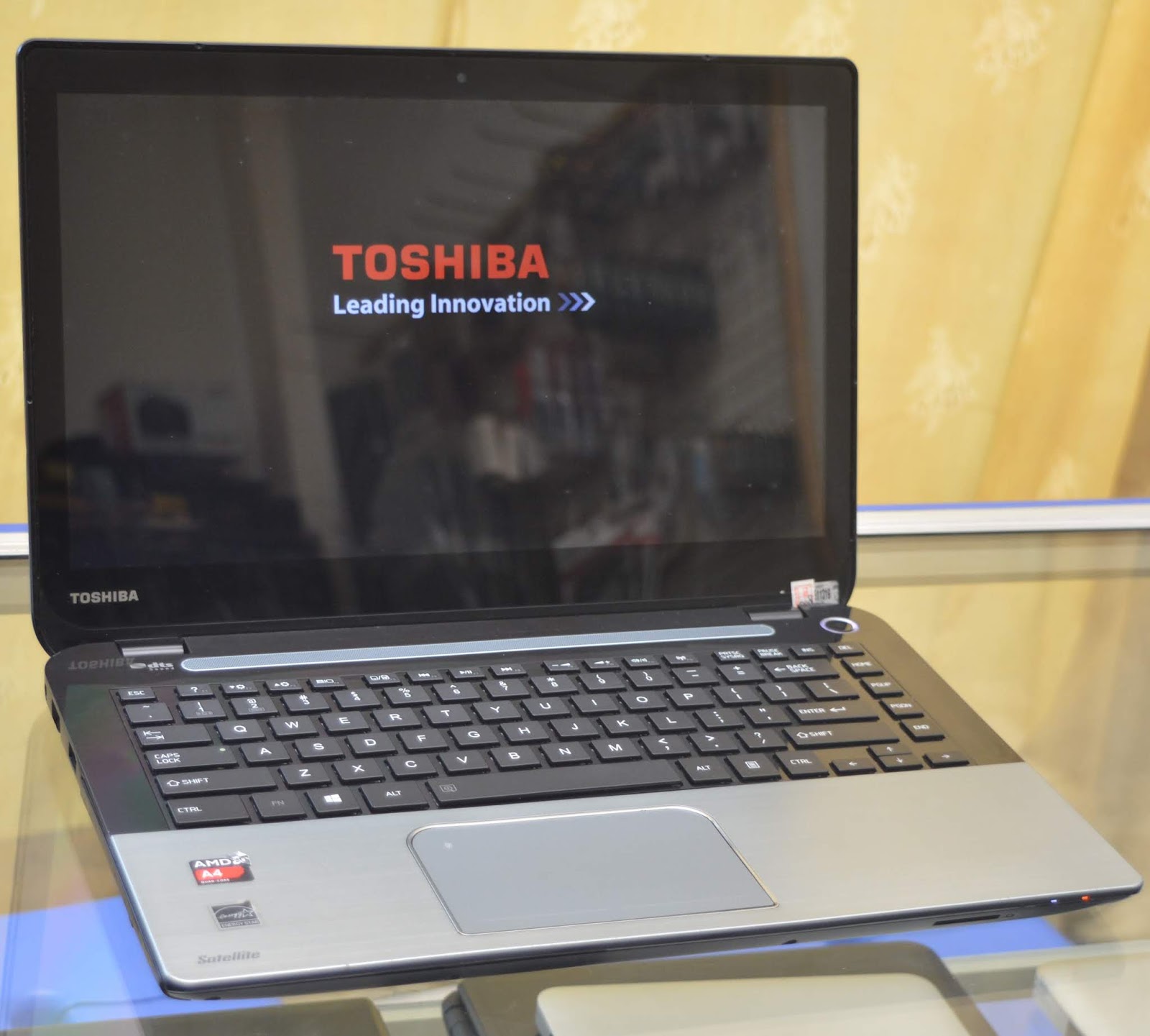 Jual Laptop Toshiba S40DT AMD A4 Second Malang Jual Beli