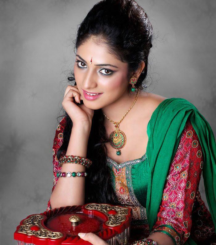 HARI PRIYA LATEST CUTE PICTURES hot images