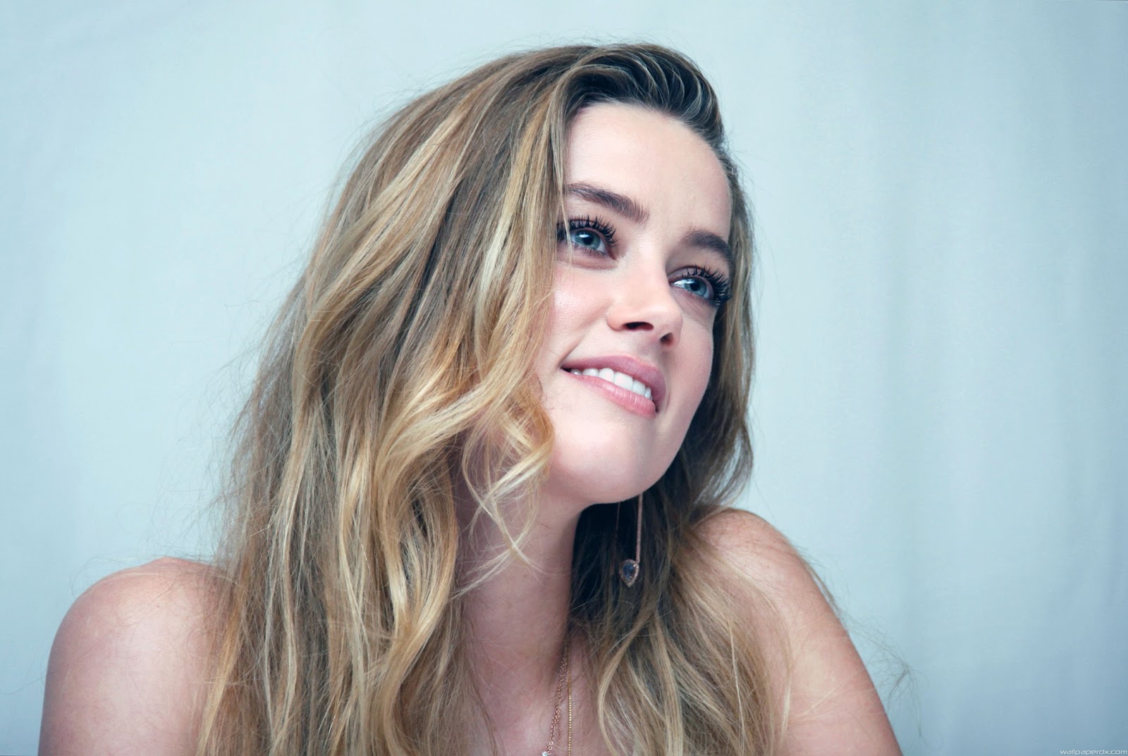 Amber Heard HD Images and Wallpapers - Hollywood Actress