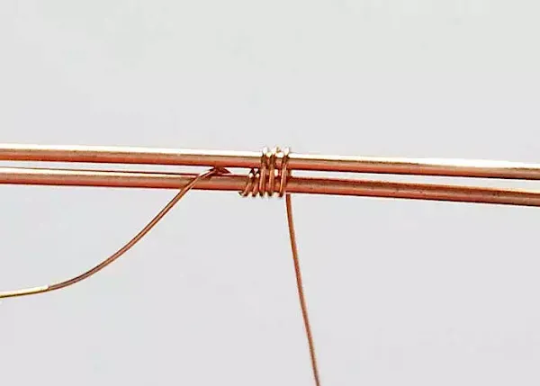 渦巻きワイヤーリングの作り方step2ワイヤーウィーブ１パターン目