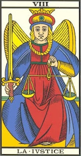 Arcano 8: a Justiça, carta do tarô, tarot, baralho de marselha