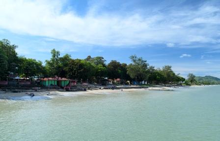  merupakan obyek wisata di Singkawang berupa pantai yang memiliki pasir putih memanjang se Pantai Pasir Panjang Wisata Terpopuler di Singkawang