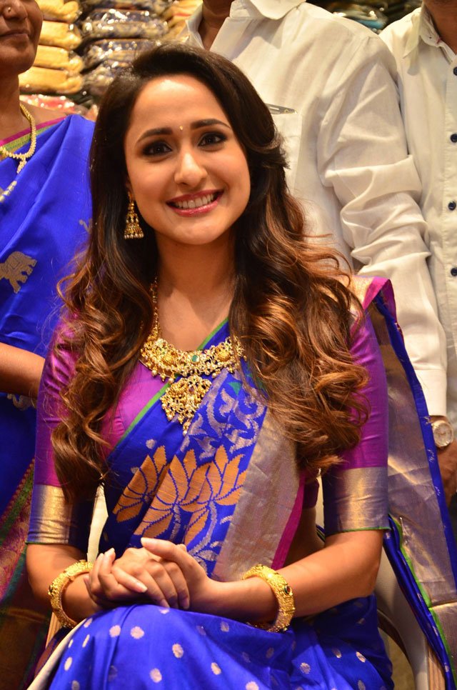 Actress PragyaJaiswal Latest HD Images