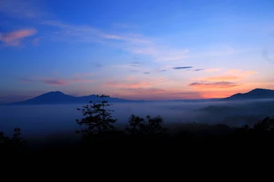 foto sunrise di gunung tawurongso