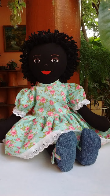 boneca de pano, muito amor envolvido, boneca artesanal preta