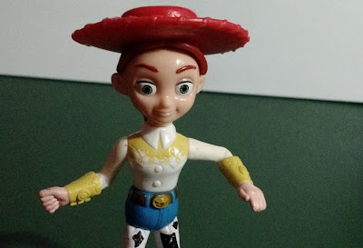 Figura de ação articulada nos braços da Jessie do desenho Toy story Disney /Pixar, coleção McDonalds -  14 cm R$ 20,00