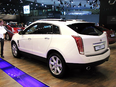 New crossover - Cadillac SRX 2011 white