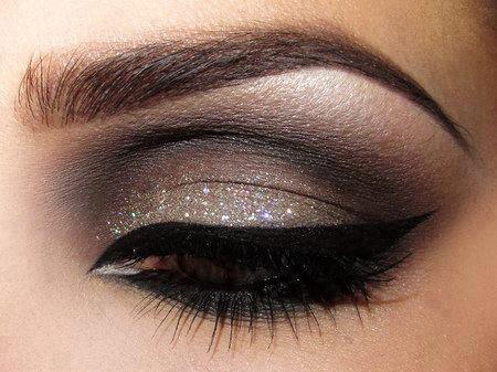 Eyelashes and eyelids makeup for ladies