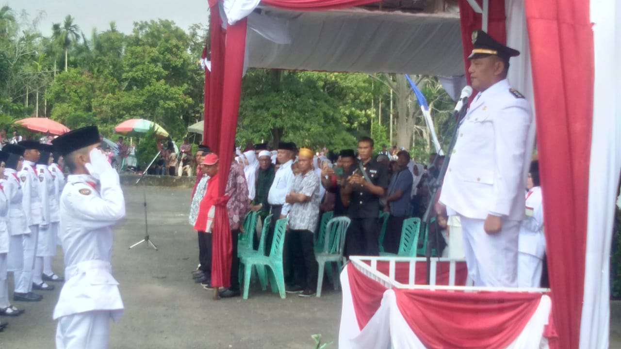Upacara Pengibaran Bendera Merah Putih di Kecamatan Mendahara Ulu Sukses