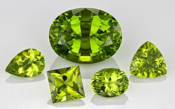 Jual Aneka Batu Peridot Siap Kirim ke Seluruh Indonesia,Batu Permata Peridot Hijau Harga Patokan Gemstone Lover, 5 Harga Batu Mulia Peridot Yang Sedang Promo Murah