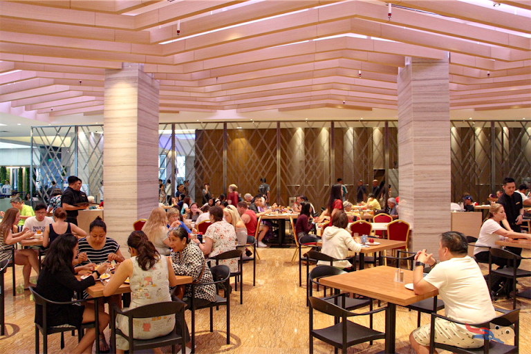 Dining area for breakfast buffet in Holiday Inn Express