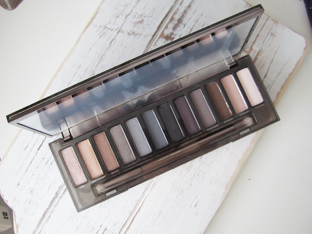 Urban Decay Naked Smoky Palette review, swatches and look