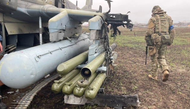 Ukrainian paratroopers destroy Russian Ka-52 by Igla