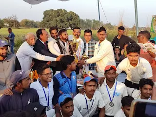 जौनपुर: एक माह तक चले करियाँव प्रीमियर लीग का हुआ समापन | #NayaSaveraNetwork