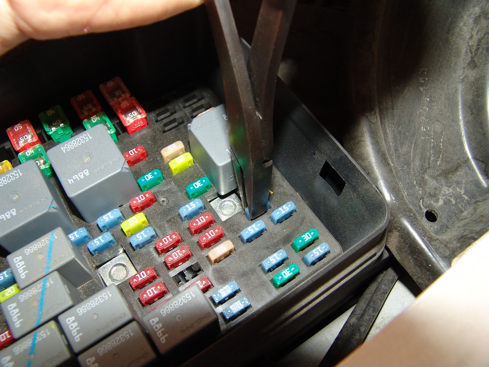 cadillac escalade fuse box diagram  | 1020 x 798