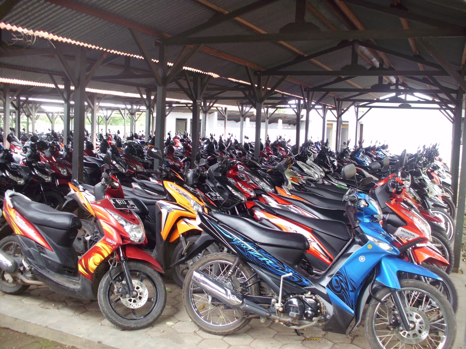 SMA PGRI 1PATI Tempat Parkir Motor