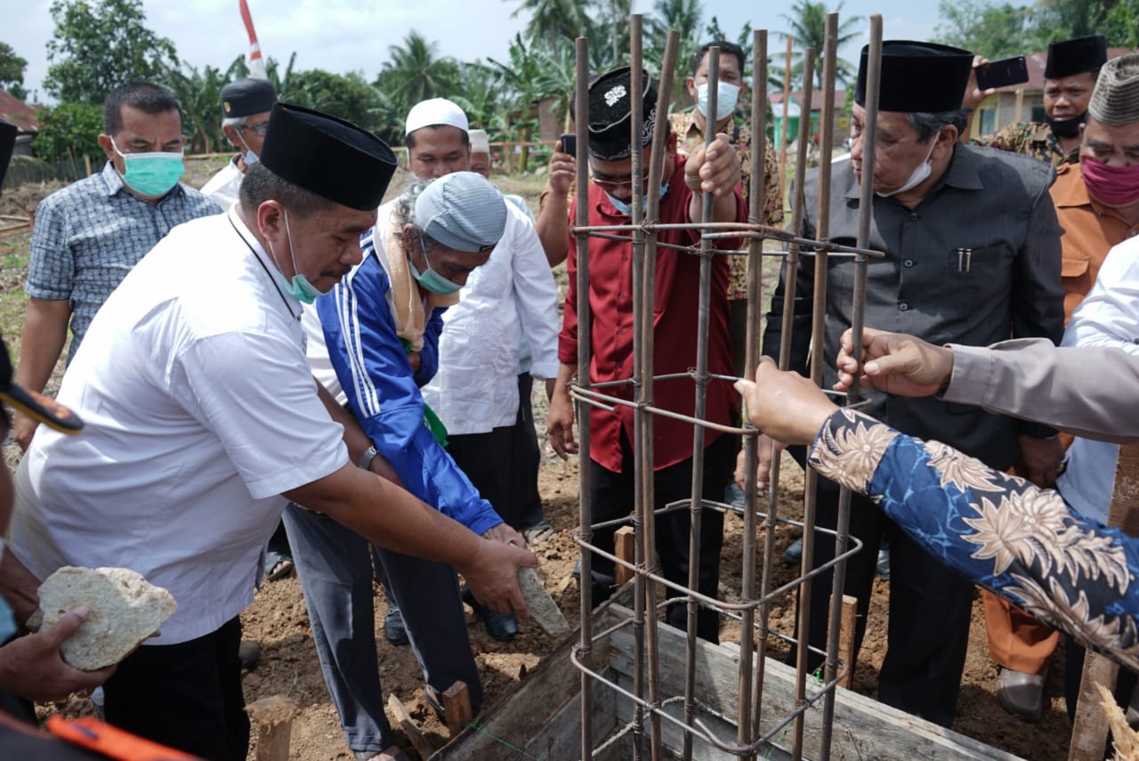Wakil Bupati Asahan Melakukan Peletakan Batu Pertama Pembangunan Pondok Pesantren Syam Zalilul Akbar
