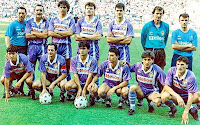 REAL VALLADOLID DEPORTIVO. Temporada 1988-89. Aramayo (masajista), Peña, Fernando Hierro, Gonzalo, Albesa, Ravnic, Luismi (utillero). Albis, Minguela, Lemos, Damián, Miljus y Jankovic. REAL MADRID 1 (Gordillo), REAL VALLADOLID 0. 30/06/1989. Copa del Rey, final. Madrid, estadio Vicente Calderón. Era la 2ª final que jugaba el Real Valladolid y la 31ª que jugaba el Real Madrid. Al final del partido, el capitán madridista Ricardo Gallego recibió la Copa de manos del Rey Juan Carlos I. COPA DEL REY, 85ª EDICIÓN: El REAL MADRID ganó su 16º título de Copa.