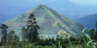 Piramida Garut Foto Piramida Garut Gunung Sadahurip