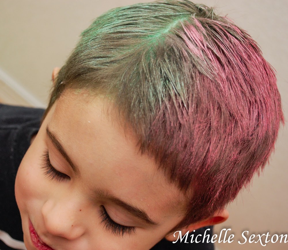 Easy Temporary Hair Dye using Chalk - only takes 5 minutes. @ SoHeresMyLife.com