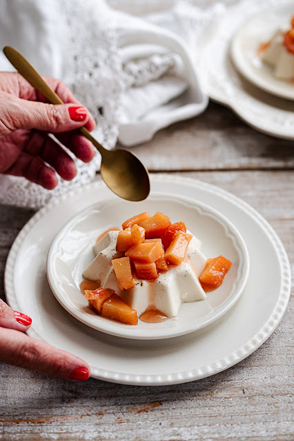 Panna cotta à la vanille et coings caramélisés